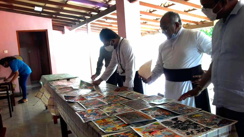 Selecting winner of Christmas postage stamp art competition 2022